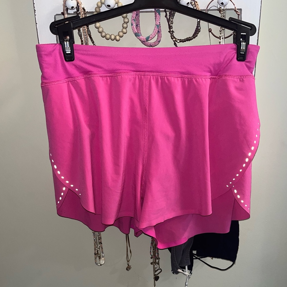 Lululemon find your pace shorts
